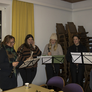 Adventkranzsegnung und Braunauer Adventcafé