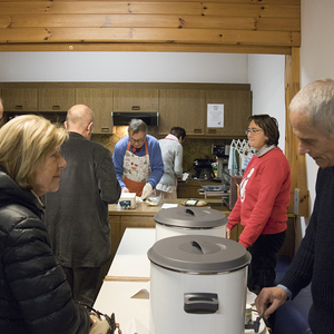 Adventkranzsegnung und Braunauer Adventcafé
