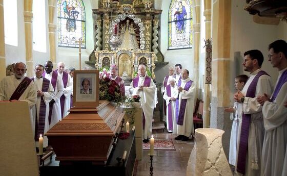 Requiem für Maria Dammer in der Pfarrkirche St. Radegund. Bischof Manfred Scheuer (l.) und Bischof Benno Elbs