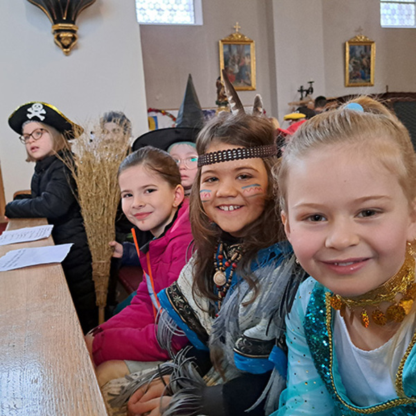 Faschingsmesse 2024 / Sonja Schmid Kirche, die Spaß macht